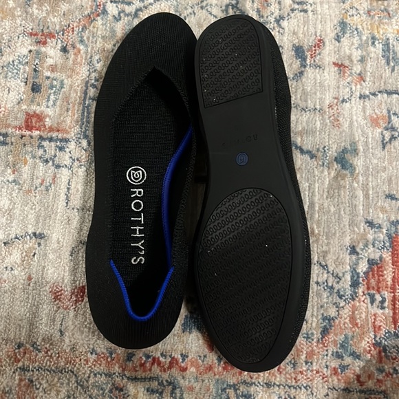 Solid black rounded toe Rothy’s - Picture 3 of 4